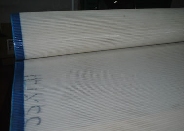 Cina Heat Resistance 100% Polyester Mesh Belt Untuk Pengering Konveyor, Warna Putih pemasok